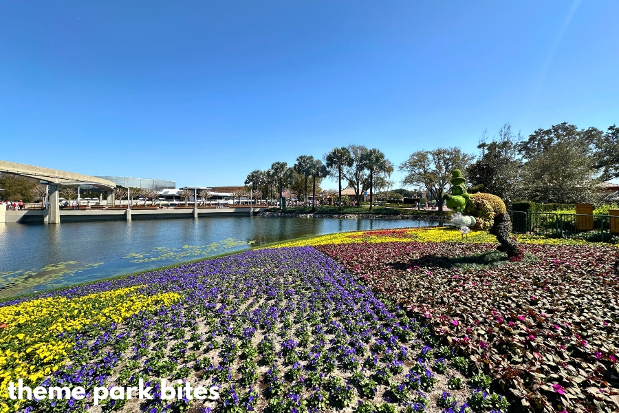 epcot flower and garden topiaries goofy